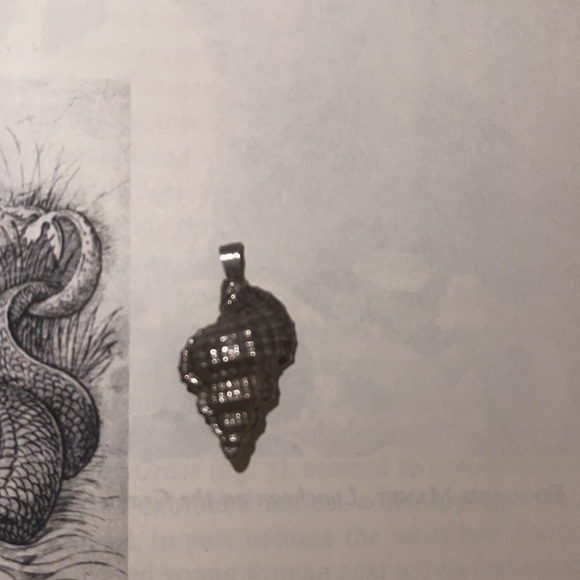 Sterling silver seashell pendant - Picture 9 of 12